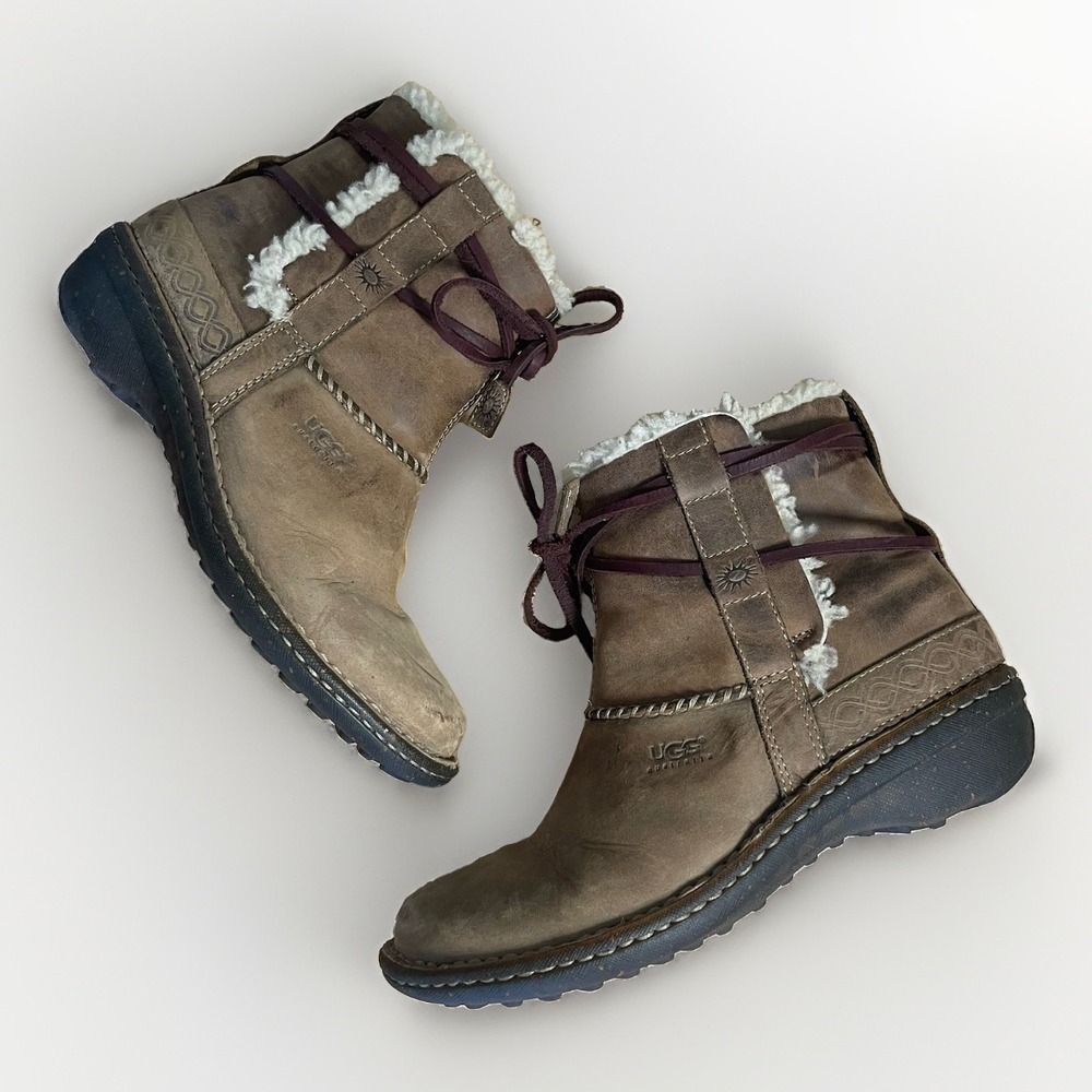UGG Cove Winter Ankle Boots Women Size 8 shearling Brown Leather Wraparound Lace